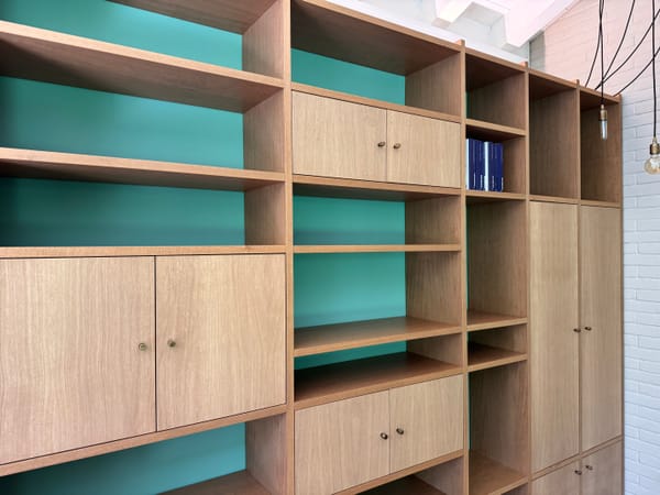 Treviso | Libreria in listellare placcato Tanganika.